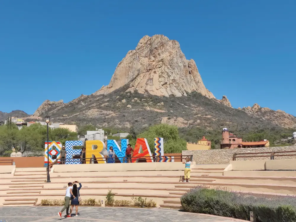 Letras de Bernal y la Peña